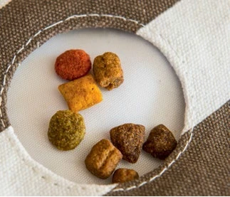 TRIXIE Katzenspiel Pföteldecke 70x50cm In Braun 3 TRIXIE Katzenspiel Pföteldecke 70x50cm In Braun – Bild 3