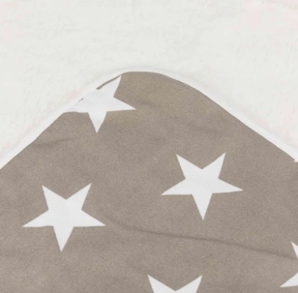 TRIXIE Decke "Stars" 100x70cm In Taupe Mit Weißen Sternen 3 TRIXIE Decke "Stars" 100x70cm In Taupe Mit Weißen Sternen – Bild 3